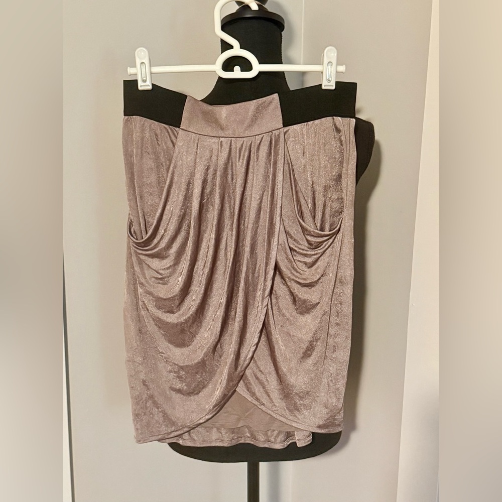 *NWOT* Forever 21 - Elegant Tulip Women's Skirt in Black and Gray with Pockets